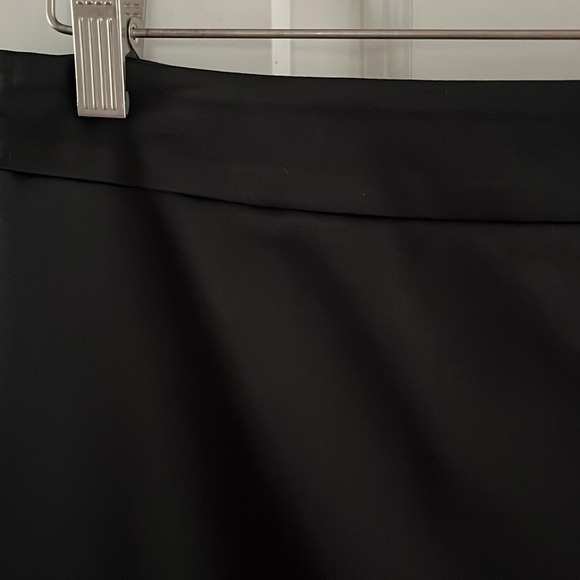 NWOT! JS Collections Black Satin Size 10 Skirt. No rear vent. Back zipper - Picture 2 of 8